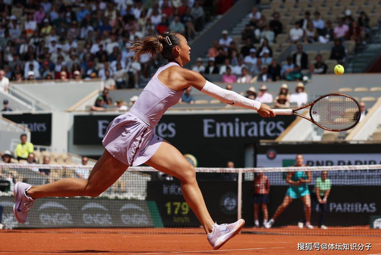 运动员们在比赛中取得紧张胜利