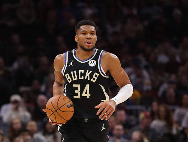 雄鹿大胜奇才，字母哥再现神勇的简单介绍