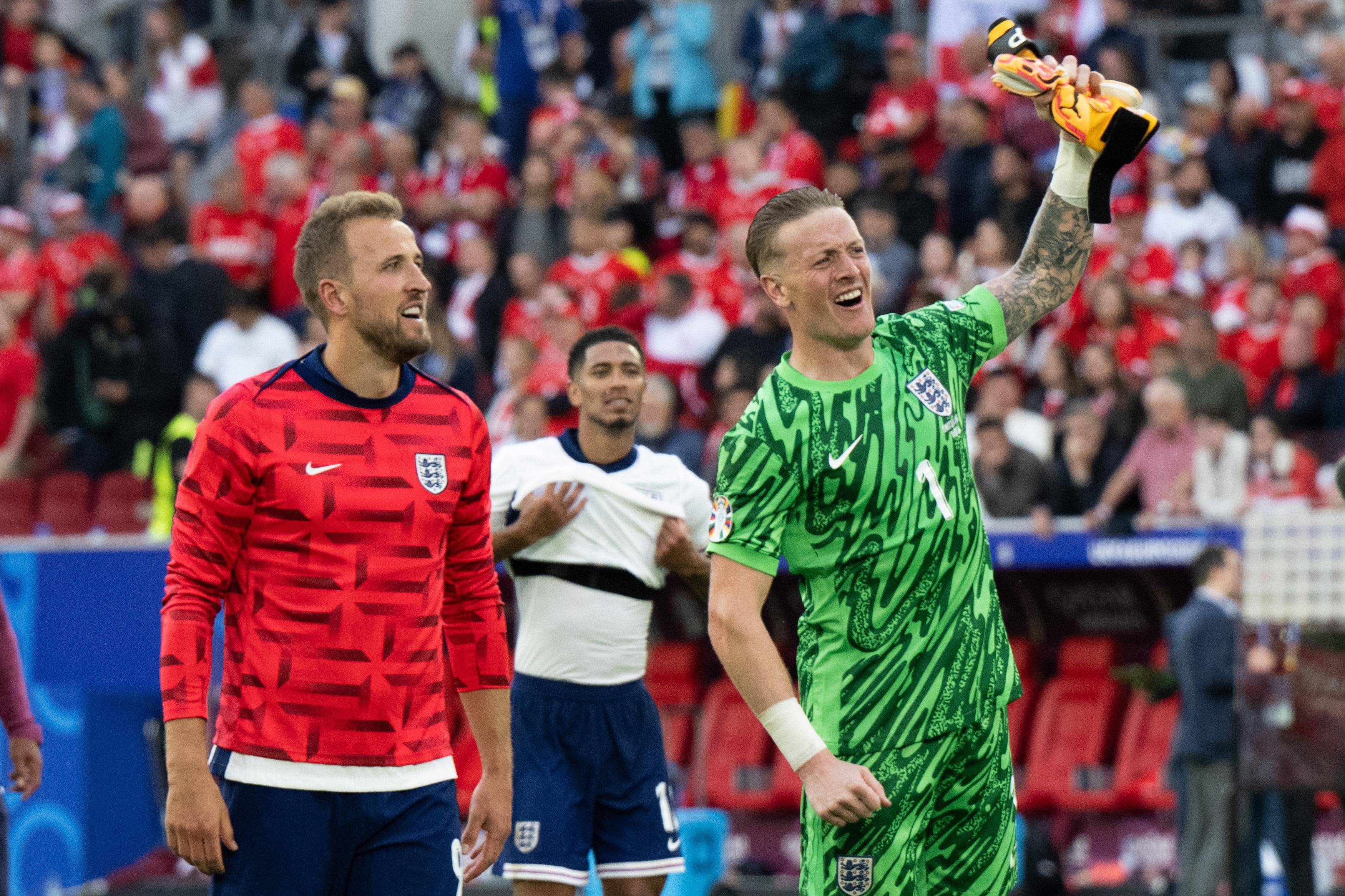 英格兰女足在激烈比拼中斩获荣誉 英格兰女足在激烈比拼中斩获荣誉