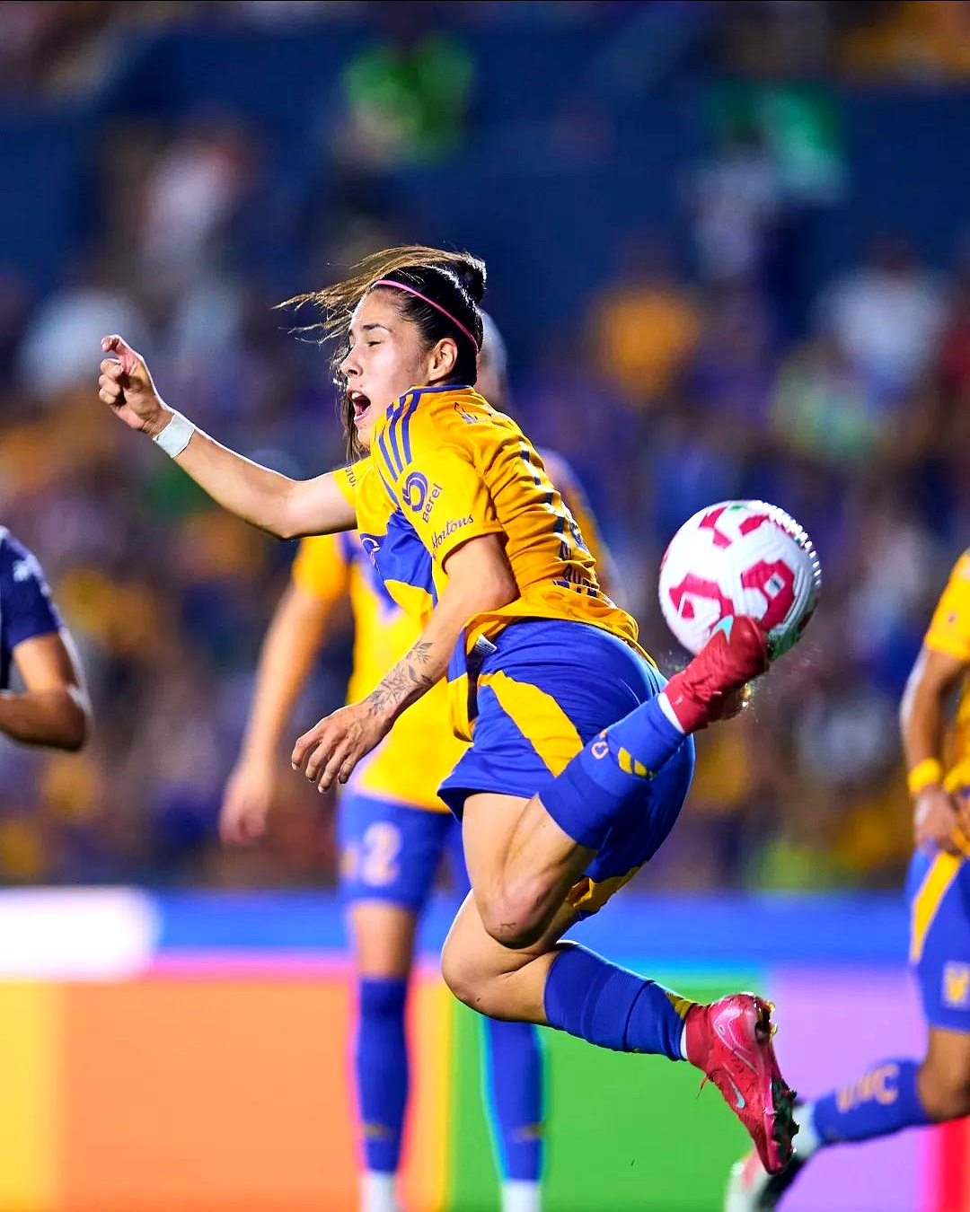 世界级赛事中，女足球员实现突破性进步