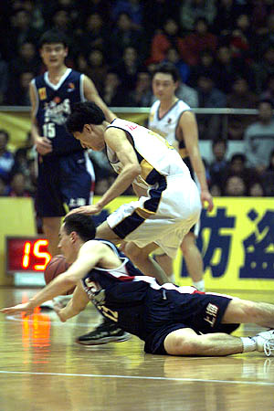 卡昂客场全队奋力作战,险胜对手赢得比赛 卡昂客场全队奋力作战,险胜对手赢得比赛