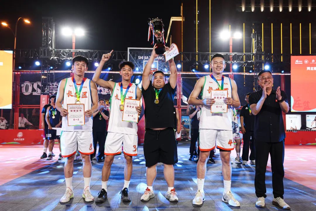 DB彩票平台-篮球联赛再掀热潮，球队实力对决无声胜有声