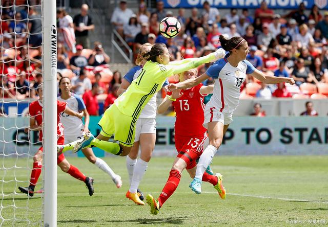 法国女足队员训练时发生冲突