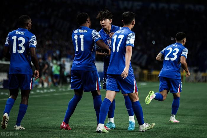 上海绿地申花客场战胜河北华夏幸福，冲击前列