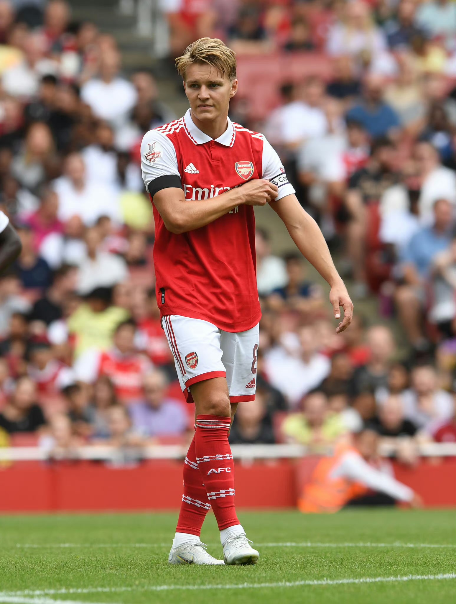 DB彩票官网-阿联酋球员在比赛中尽展拼搏精神