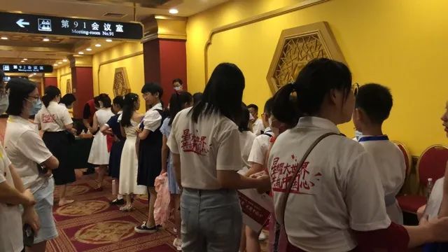 重庆队一路过关斩将，终获胜利！