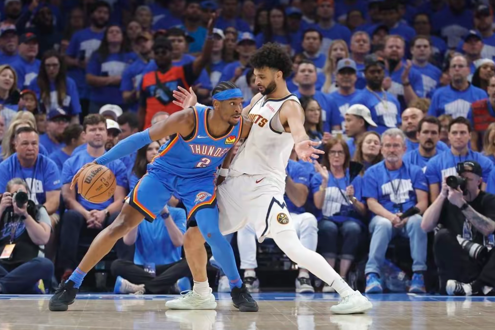 关于瞬息万变比赛中的进攻与防守不断交替的信息