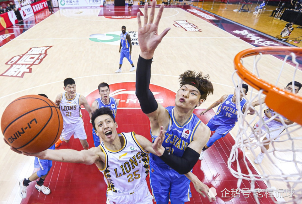 包含福建队艰难击败对手，全队努力战斗的词条