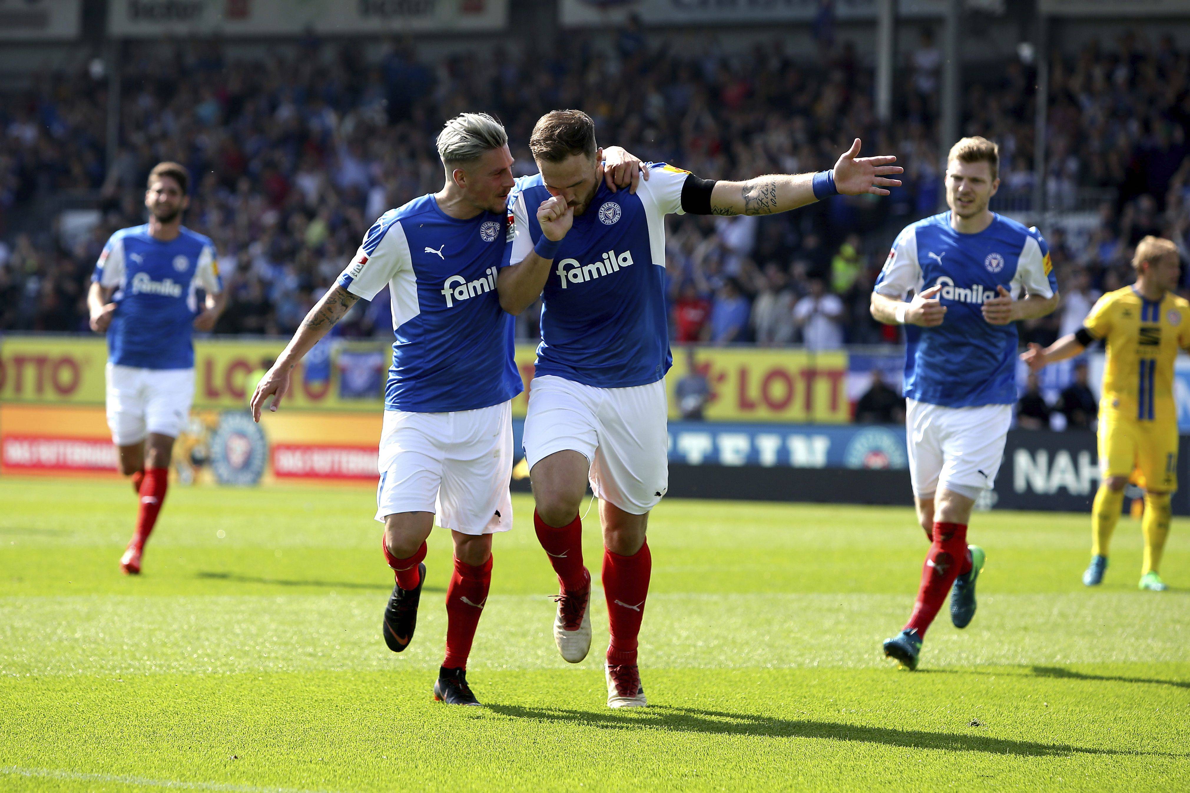 关于沙尔克新援首秀表现抢眼,球迷期待他的表现的信息 关于沙尔克新援首秀表现抢眼,球迷期待他的表现的信息