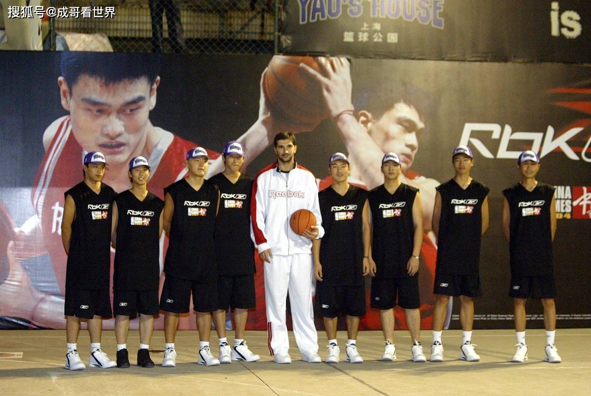 中国球迷疯狂送祝福，CBA巨星惊艳登上NBA赛场