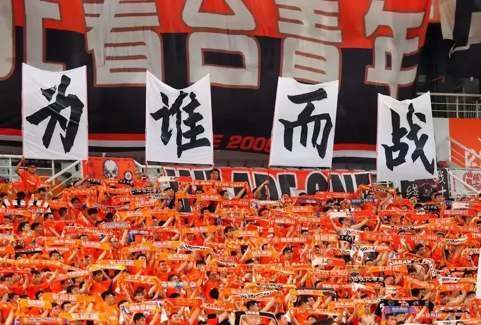 上海申花迎来五连胜，领跑积分榜！的简单介绍